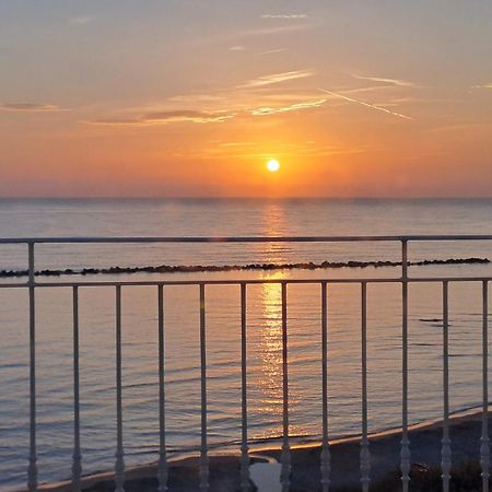 Attico Fronte Mare Appartement Martinsicuro Buitenkant foto