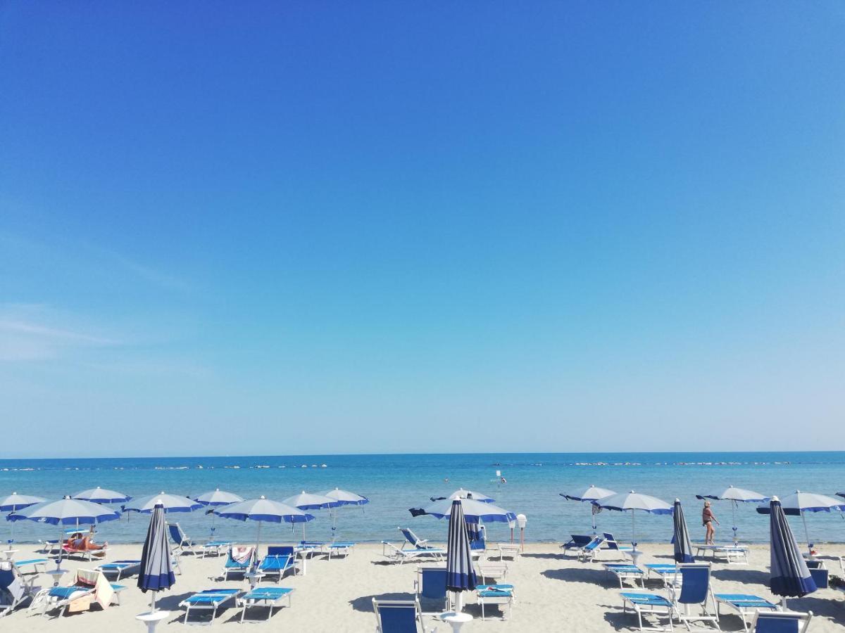 Attico Fronte Mare Appartement Martinsicuro Buitenkant foto