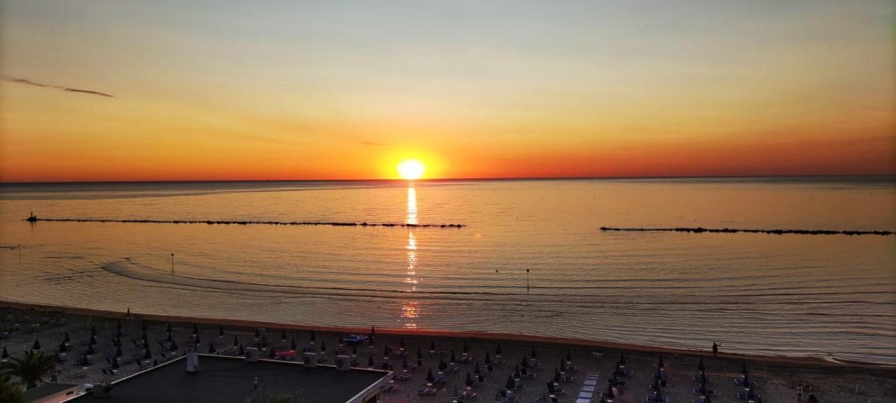 Attico Fronte Mare Appartement Martinsicuro Buitenkant foto