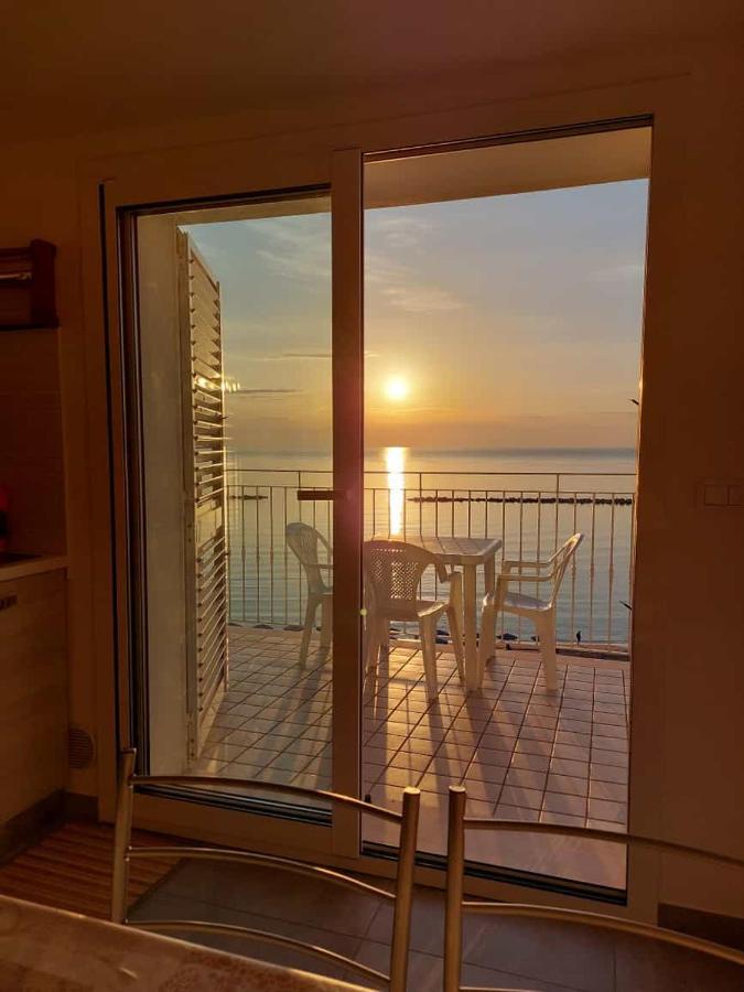 Attico Fronte Mare Appartement Martinsicuro Buitenkant foto
