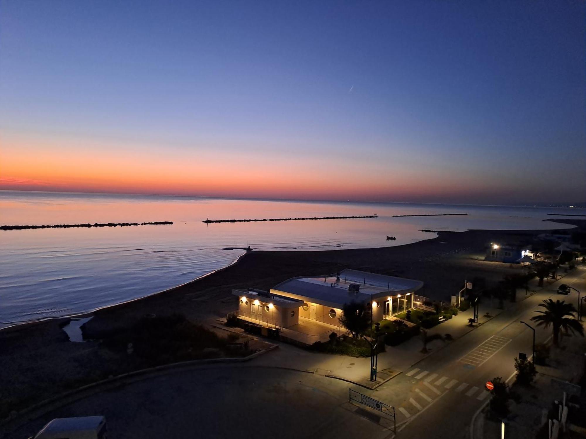 Attico Fronte Mare Appartement Martinsicuro Buitenkant foto