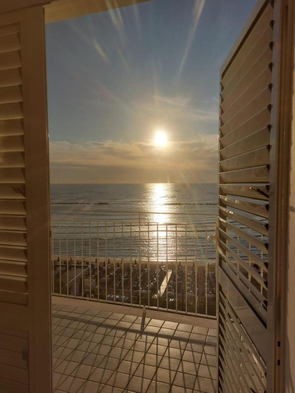 Attico Fronte Mare Appartement Martinsicuro Buitenkant foto