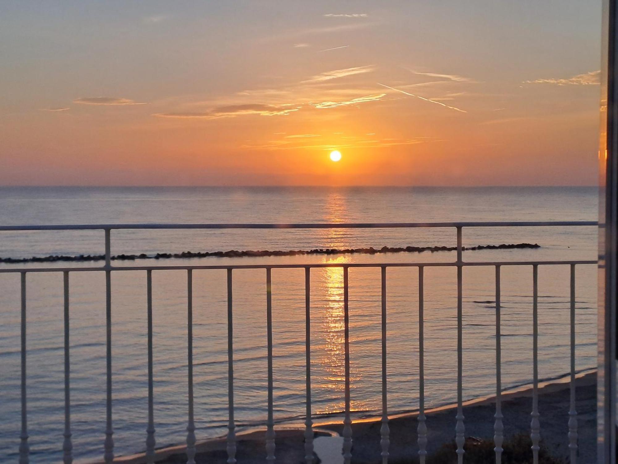 Attico Fronte Mare Appartement Martinsicuro Buitenkant foto