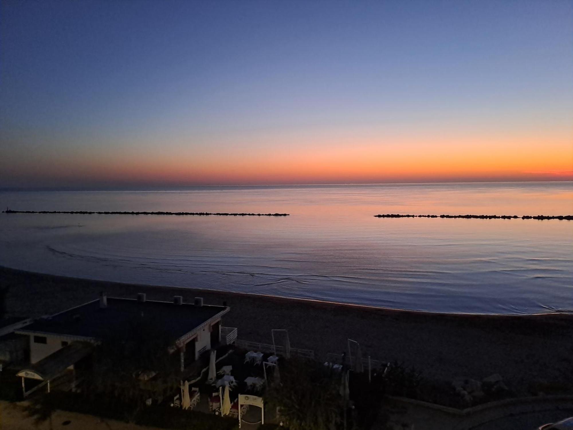 Attico Fronte Mare Appartement Martinsicuro Buitenkant foto