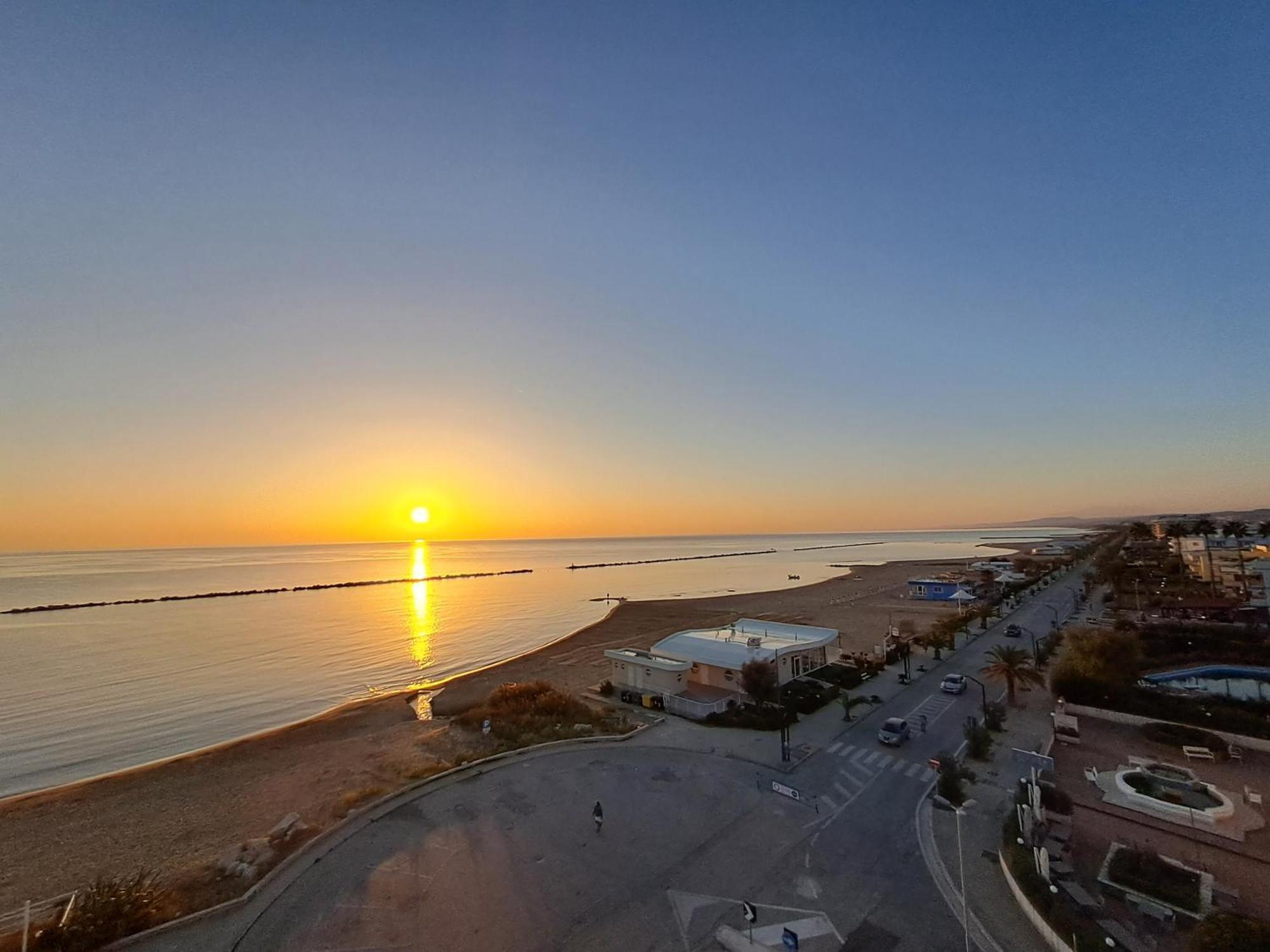 Attico Fronte Mare Appartement Martinsicuro Buitenkant foto