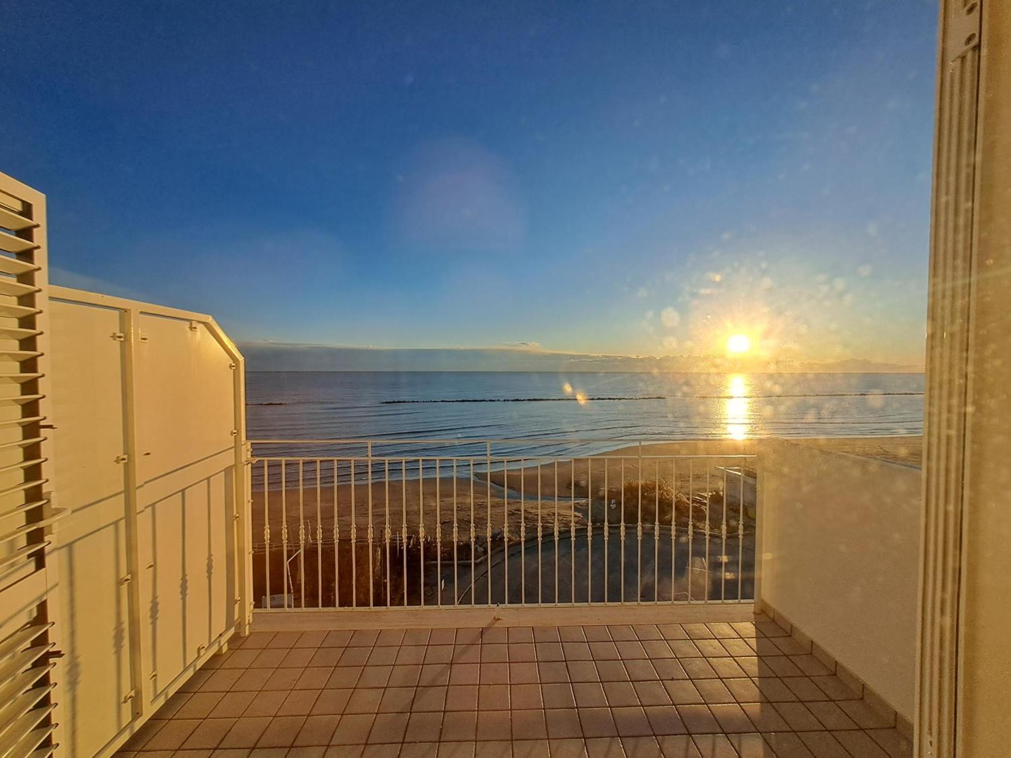 Attico Fronte Mare Appartement Martinsicuro Buitenkant foto