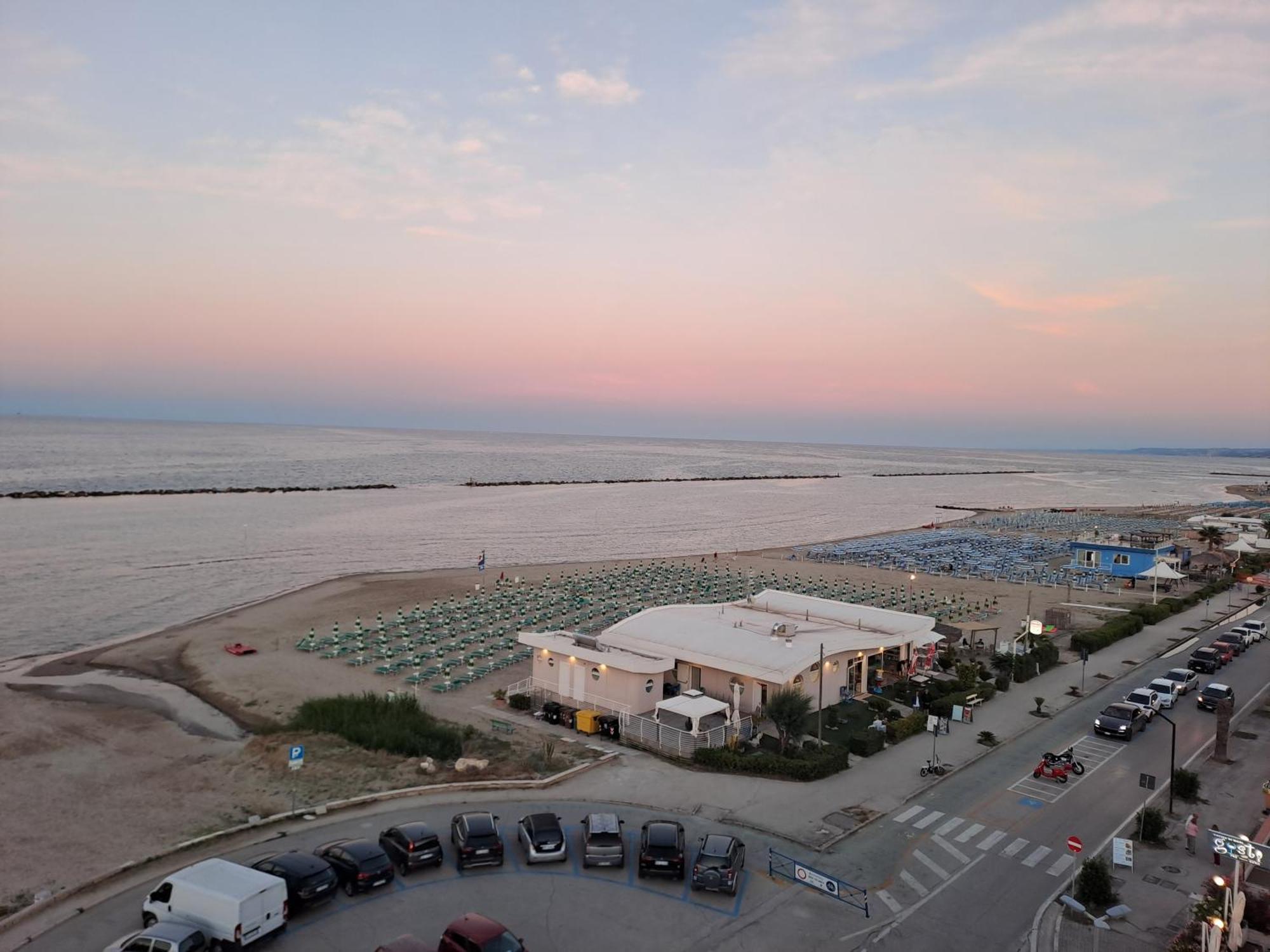 Attico Fronte Mare Appartement Martinsicuro Buitenkant foto
